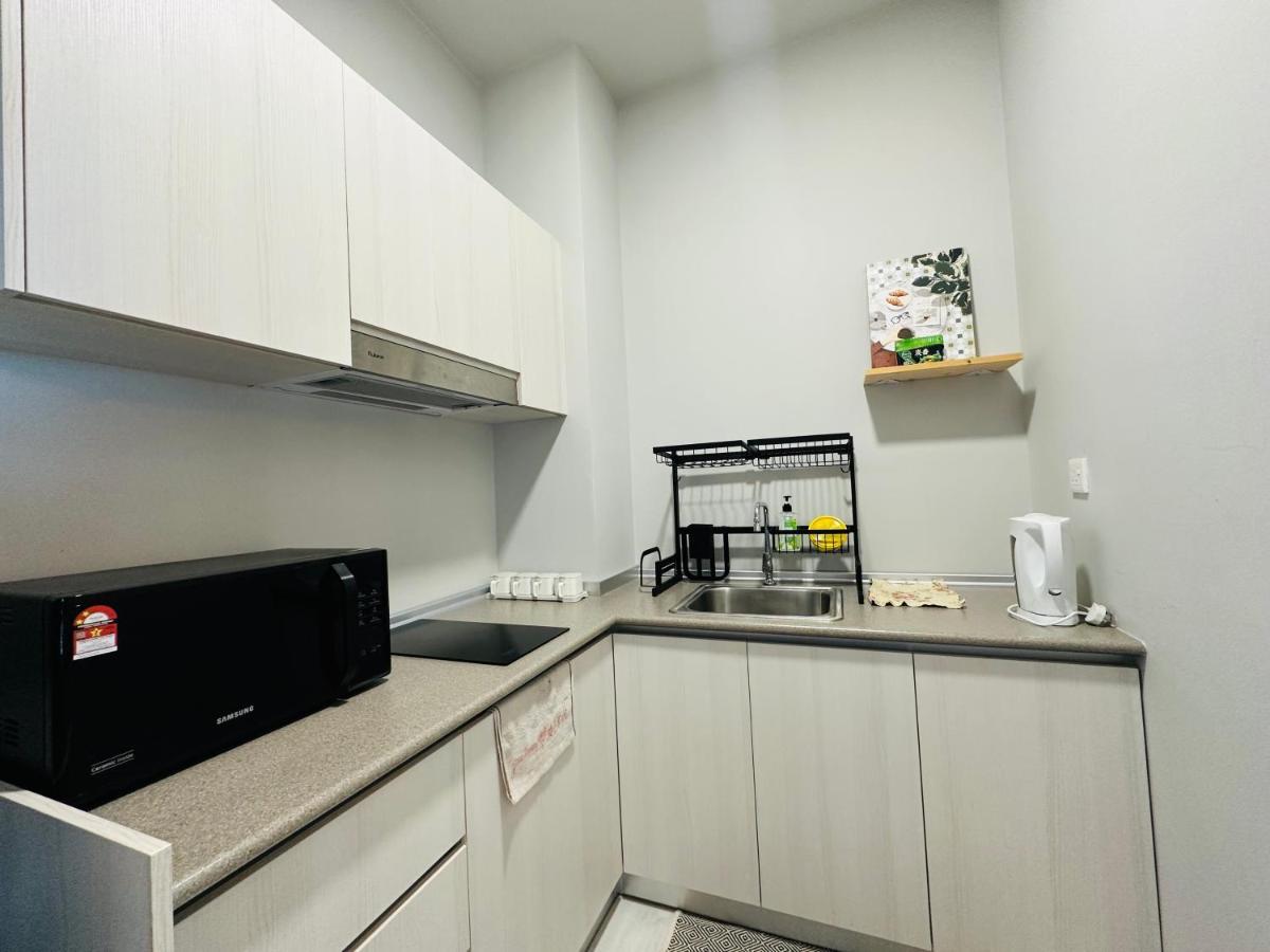 Jesselton Quay - Suite 1 By Staycation Suites Kk Kota Kinabalu Exterior photo