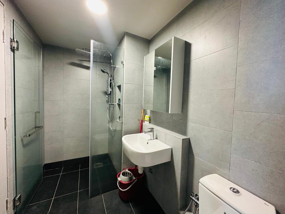Jesselton Quay - Suite 1 By Staycation Suites Kk Kota Kinabalu Exterior photo
